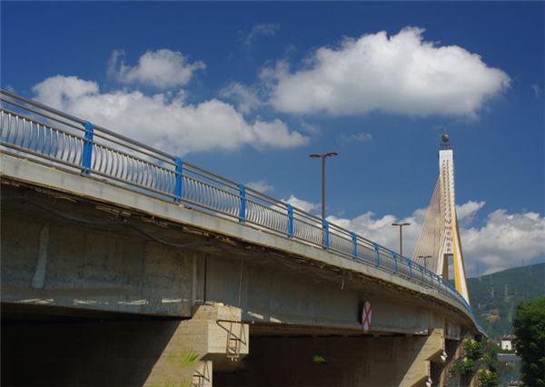 泰州304不锈钢桥梁护栏：安全、耐用与美观的完美结合