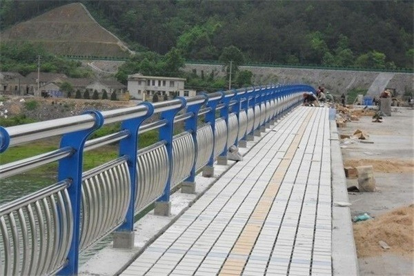 泰州不锈钢桥梁灯光护栏