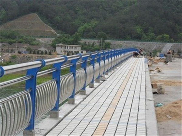 泰州不锈钢桥梁护栏是一种什么材质的护栏